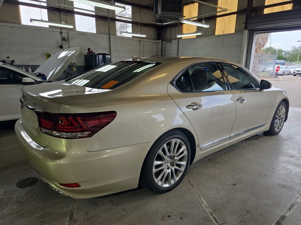 Used 2013 Lexus LS 460 w/ Ultra Luxury Pkg RWD image 4