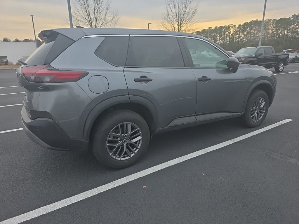 Used 2023 Nissan Rogue S image 11