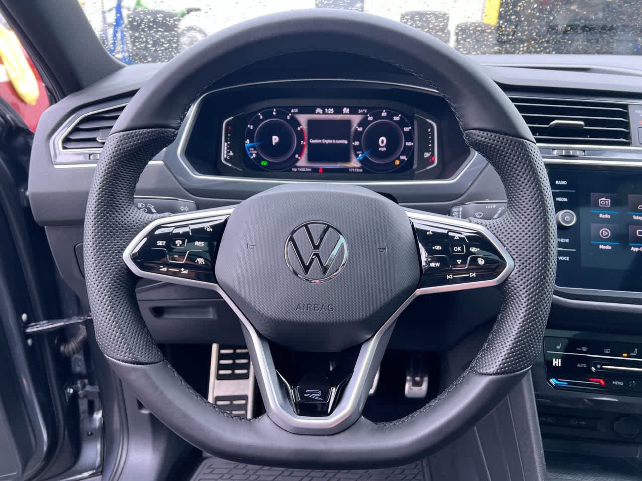 Used 2022 Volkswagen Tiguan SEL R-Line AWD/4WD image 14