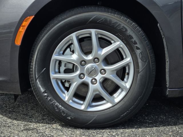 Used 2023 Chrysler Pacifica Touring-L image 10