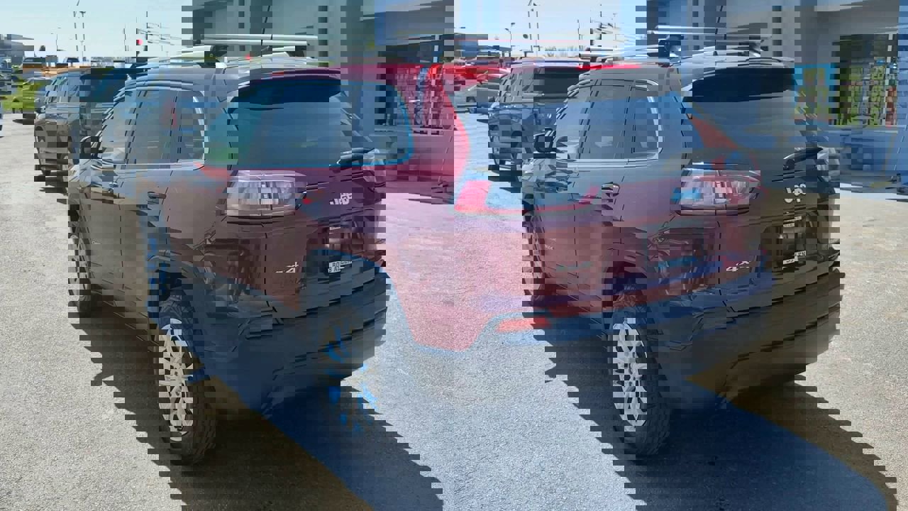 Used 2019 Jeep Cherokee Latitude w/ Popular Appearance Group image 5