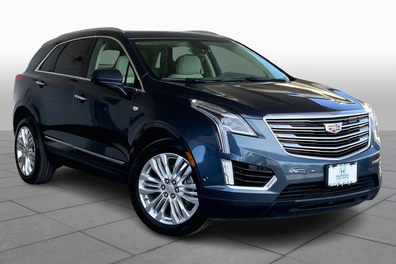 Used 2019 Cadillac XT5 Premium Luxury w/ Driver Assist Package AWD/4WD image 3