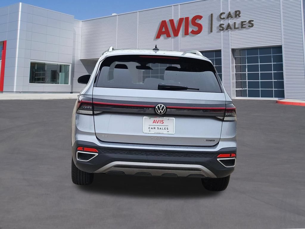 Used 2025 Volkswagen Taos SE AWD/4WD image 5