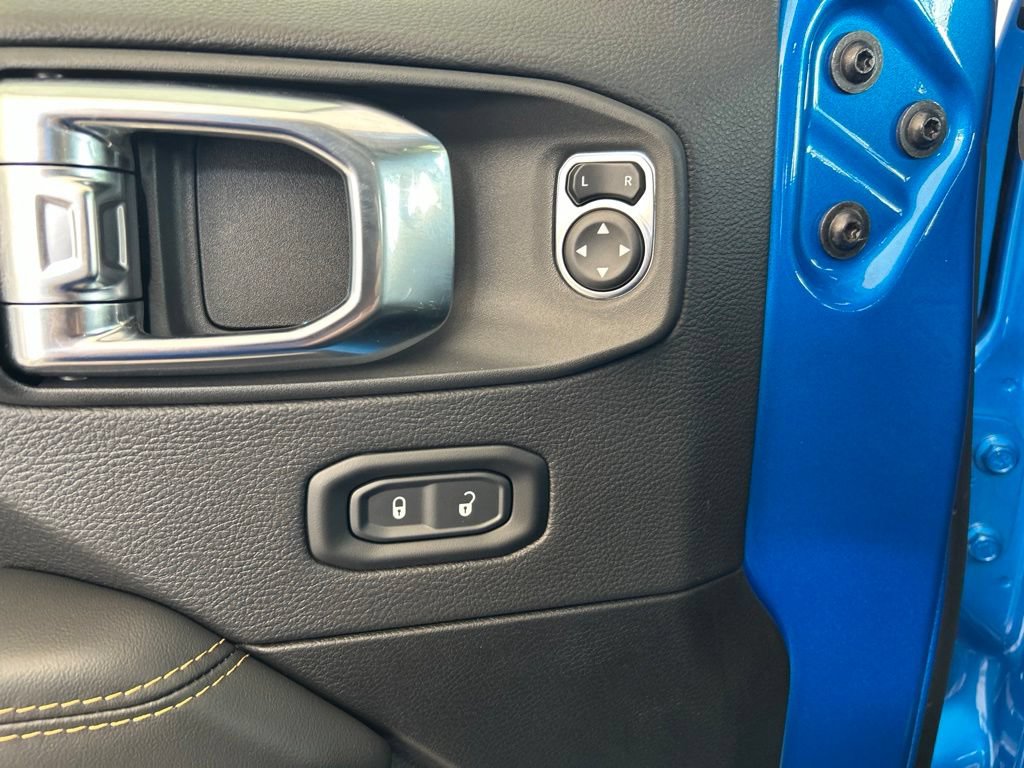 Used 2025 Jeep Wrangler Unlimited Sahara AWD/4WD image 41