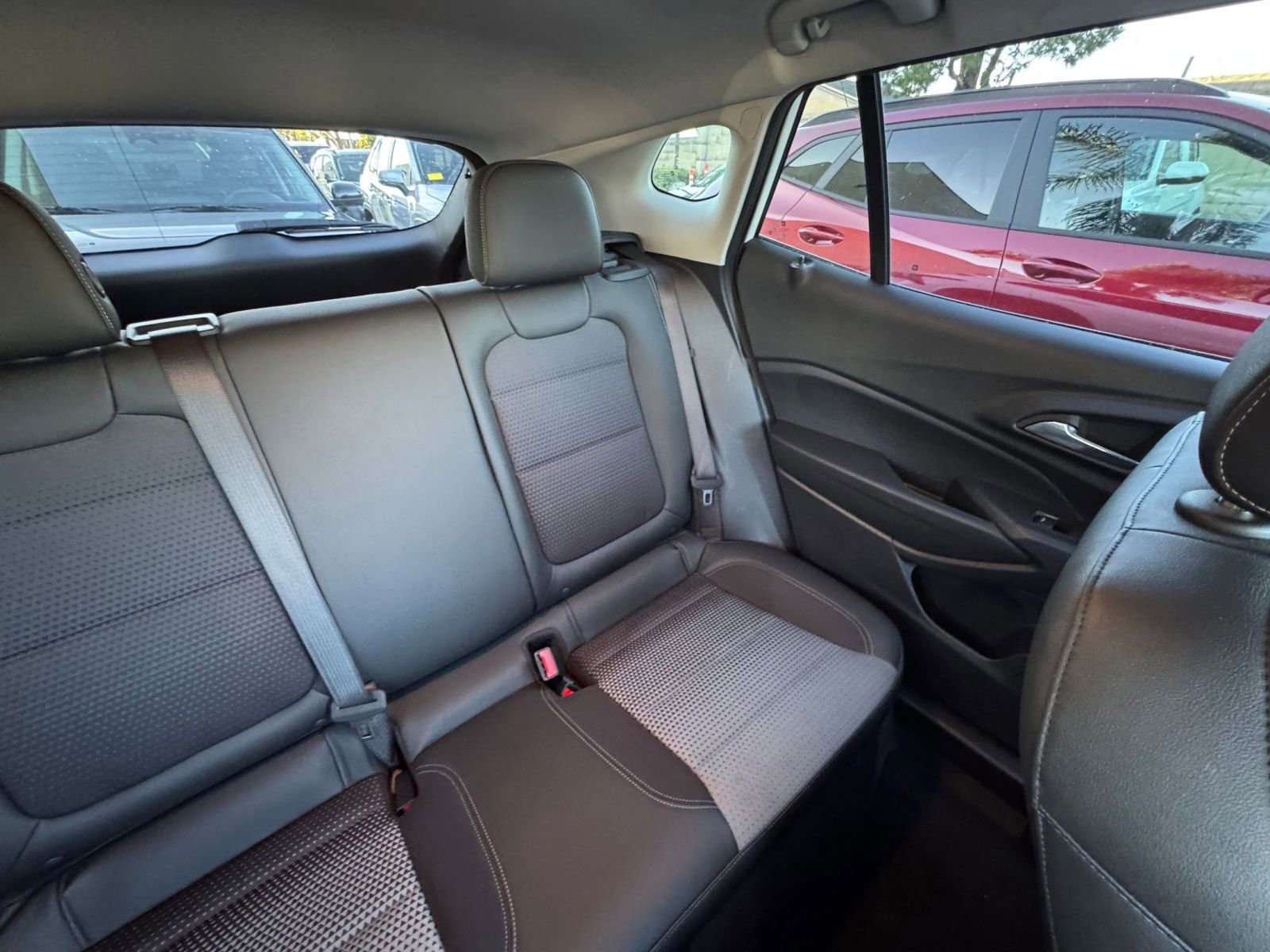 Used 2025 Chevrolet Trax LT w/ LT Convenience Package image 37