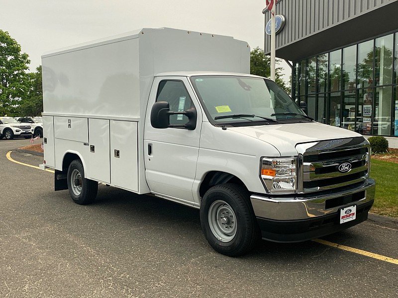 New 2027 Ford E-350 and Econoline 350 Super Duty w/ Power Equipment Group RWD image 4