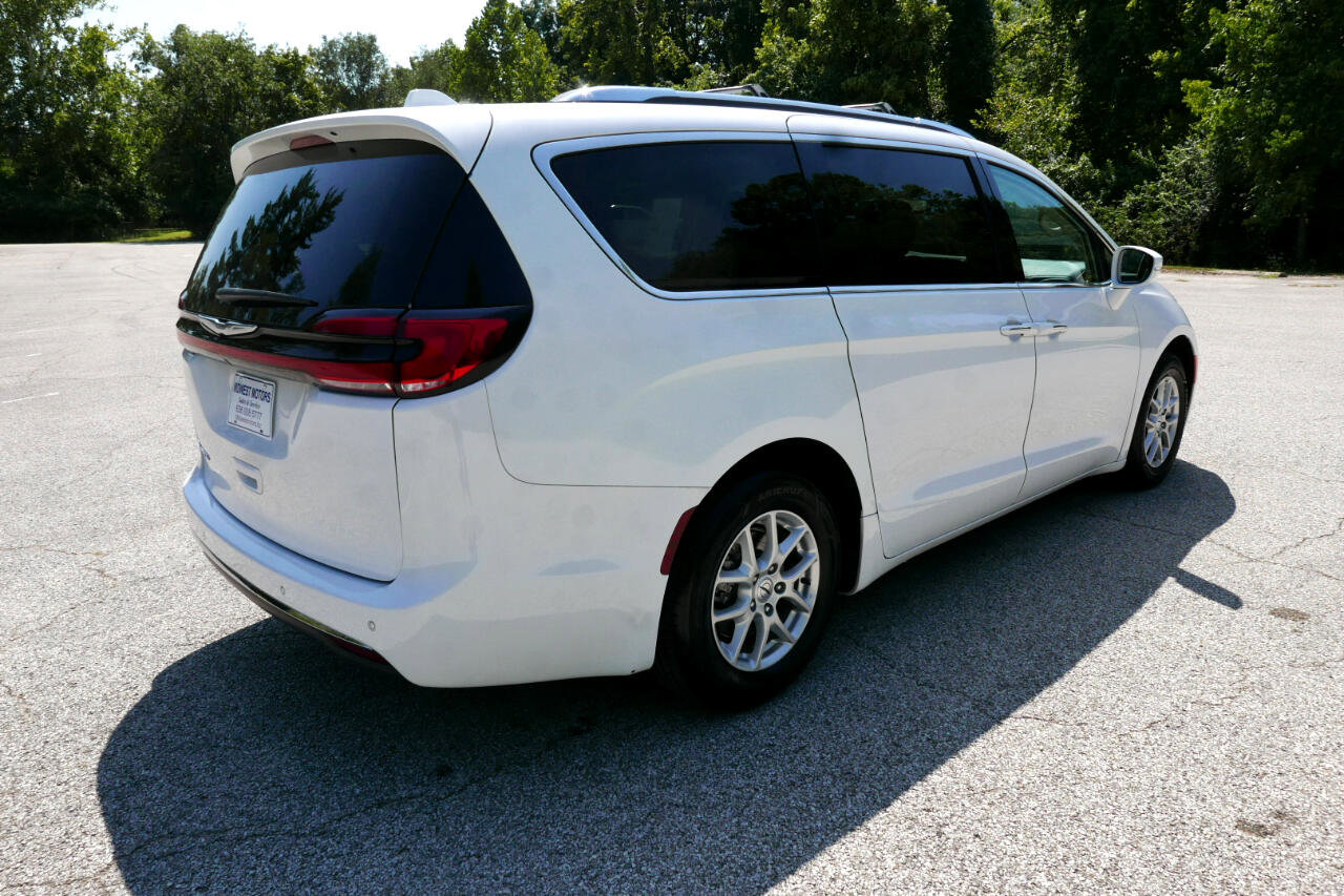 Used 2021 Chrysler Pacifica Touring-L image 6