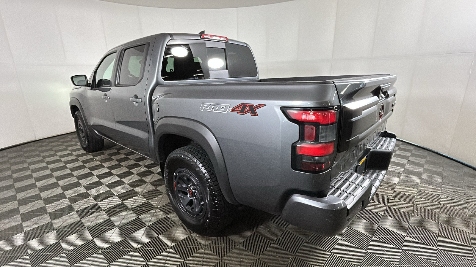 Used 2026 Nissan Frontier PRO-4X AWD/4WD image 5