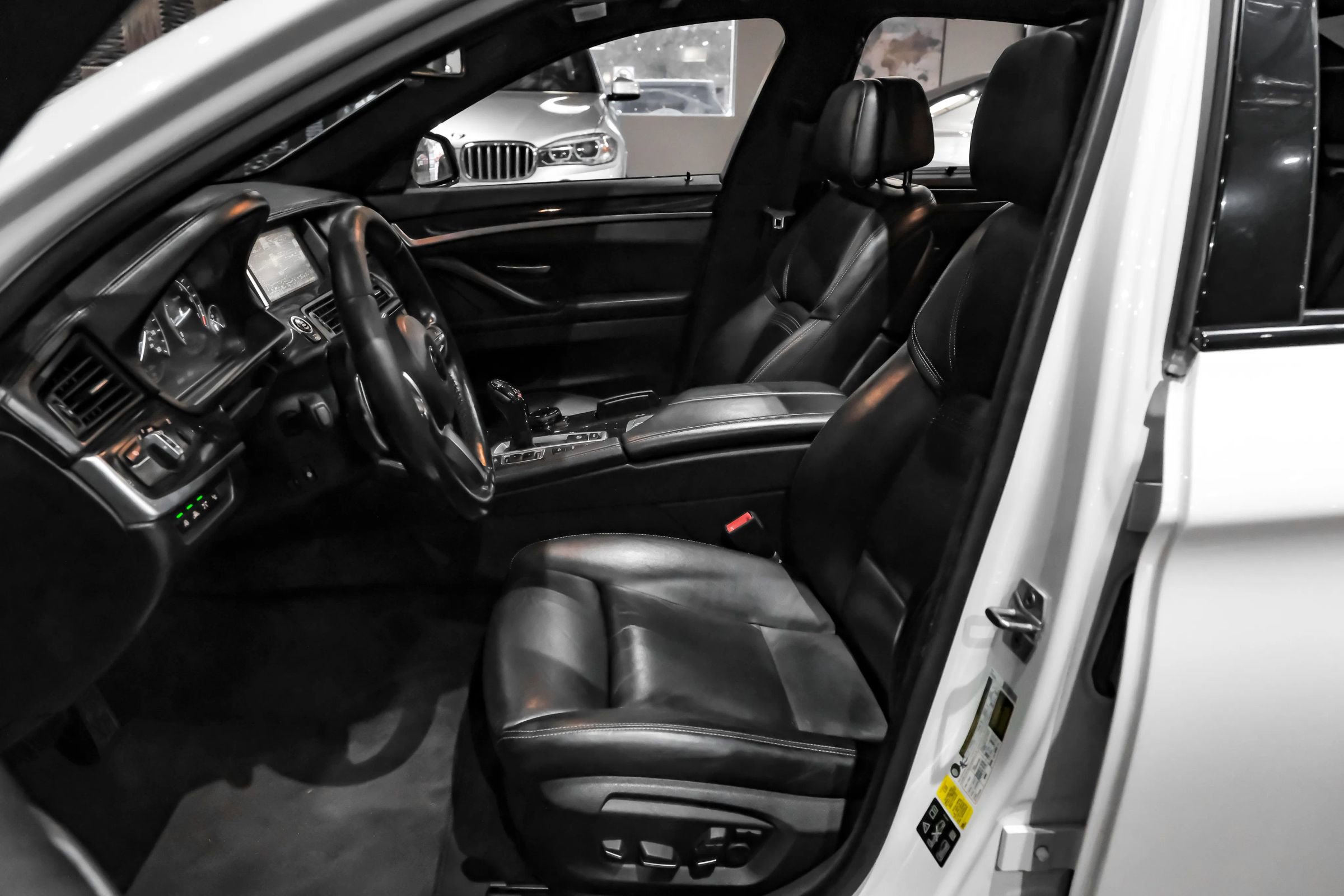 Used 2016 BMW 550i xDrive Sedan AWD/4WD image 4