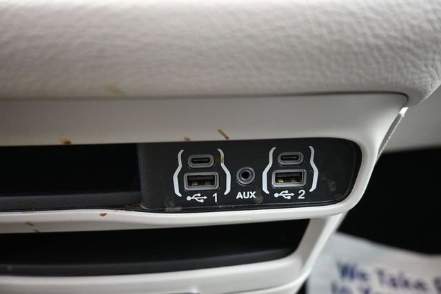 Used 2023 Chrysler Pacifica Touring-L FWD image 24
