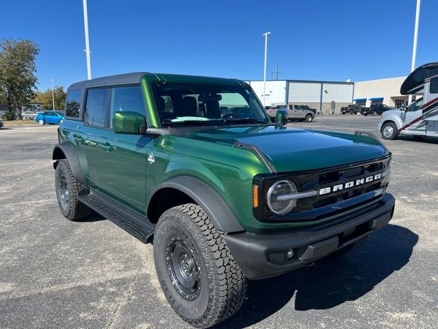 New 2025 Ford Bronco Outer Banks w/ Sasquatch Package image 2