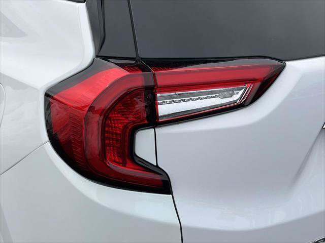 Used 2022 GMC Terrain Denali w/ Denali Premium Package AWD/4WD image 11