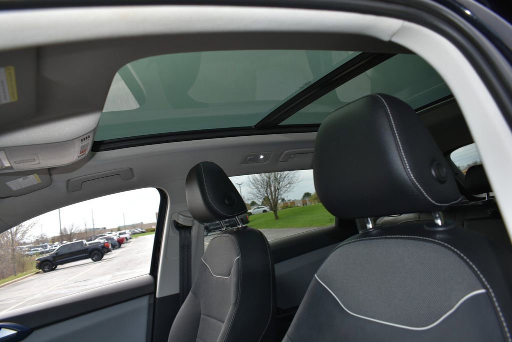 Used 2023 Volkswagen Taos SE w/ Panoramic Sunroof Package AWD/4WD image 12