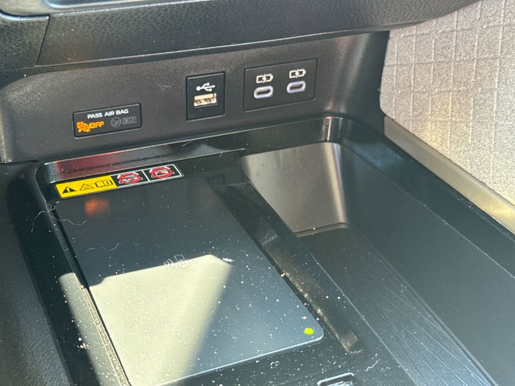Used 2025 Toyota Camry XLE AWD/4WD image 23