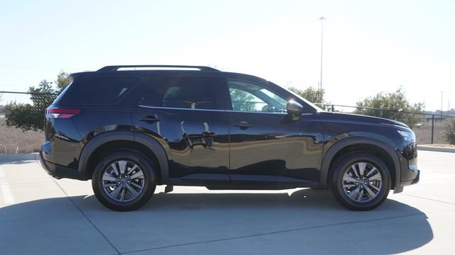 Used 2024 Nissan Pathfinder SV image 10