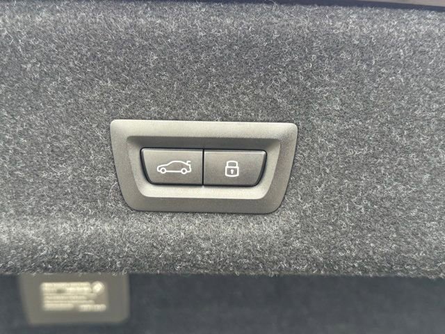 Used 2025 BMW 330i Sedan w/ Premium Package image 17