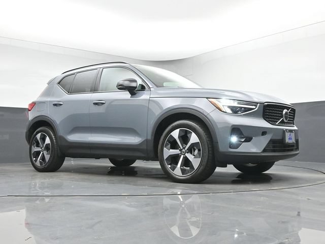 Used 2023 Volvo XC40 B5 Plus w/ Protection Package Premier AWD/4WD image 10