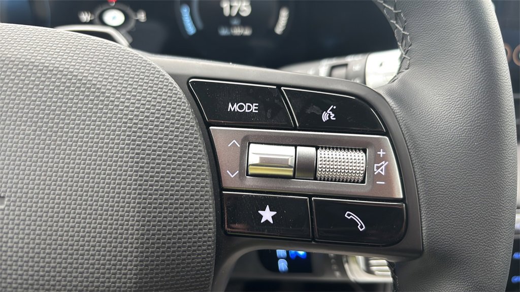 Certified 2025 Hyundai Ioniq 5 SE image 24