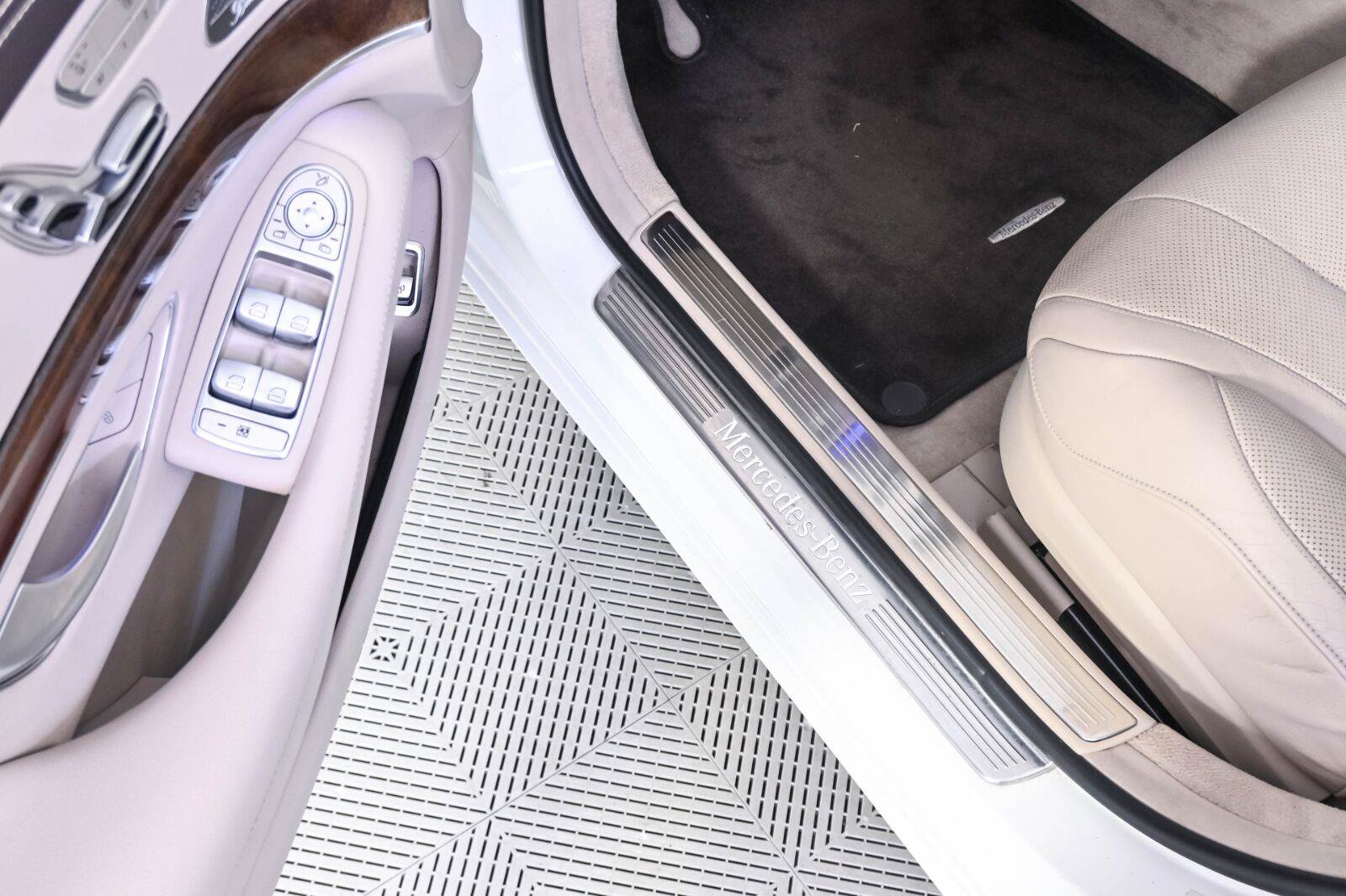 Used 2017 Mercedes-Benz S 550 Sedan w/ Premium Package image 8