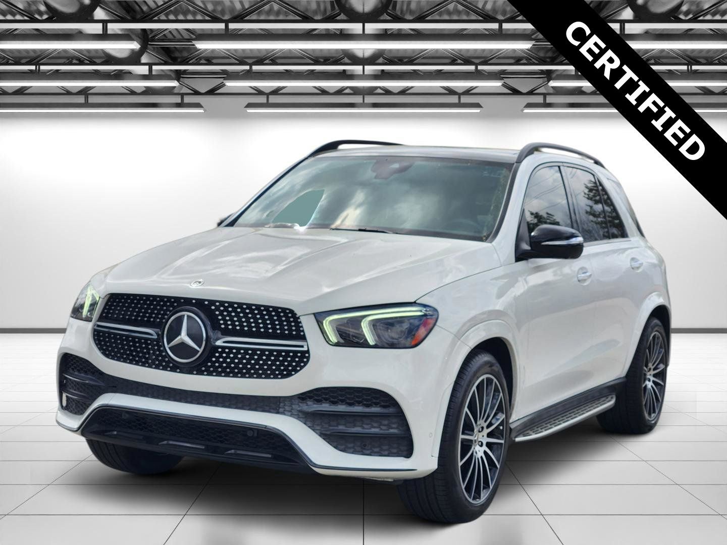 Certified 2022 Mercedes-Benz GLE 350 w/ AMG Line Interior image 5