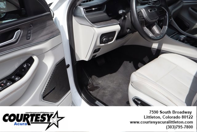 Used 2022 Jeep Grand Cherokee L Overland w/ Luxury Tech Group IV AWD/4WD image 23