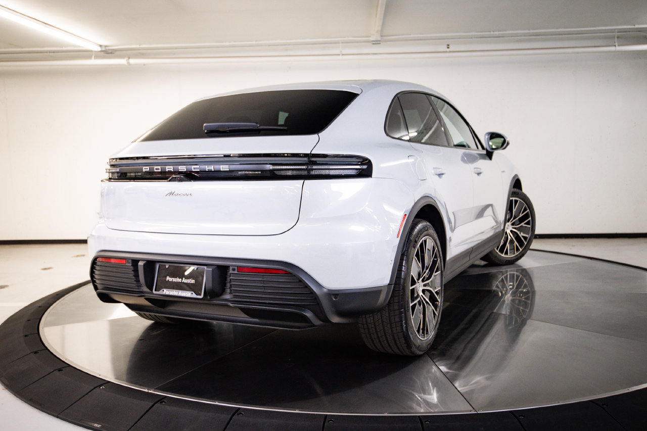 New 2026 Porsche Macan Electric RWD image 7