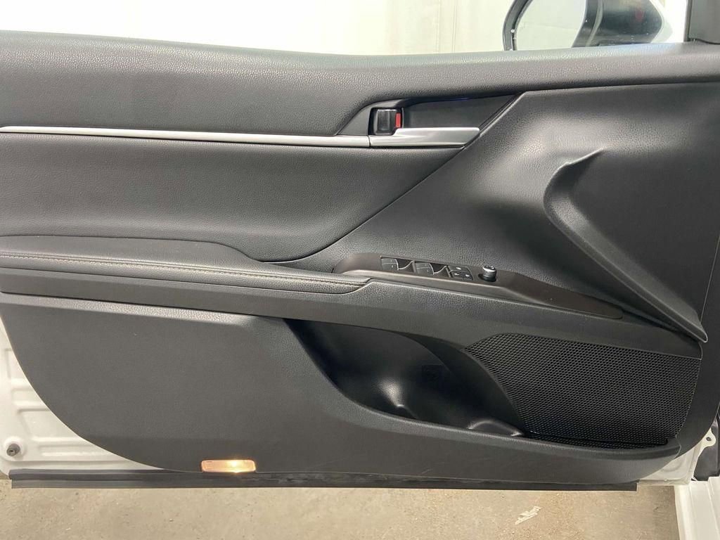 Used 2023 Toyota Camry XSE image 12