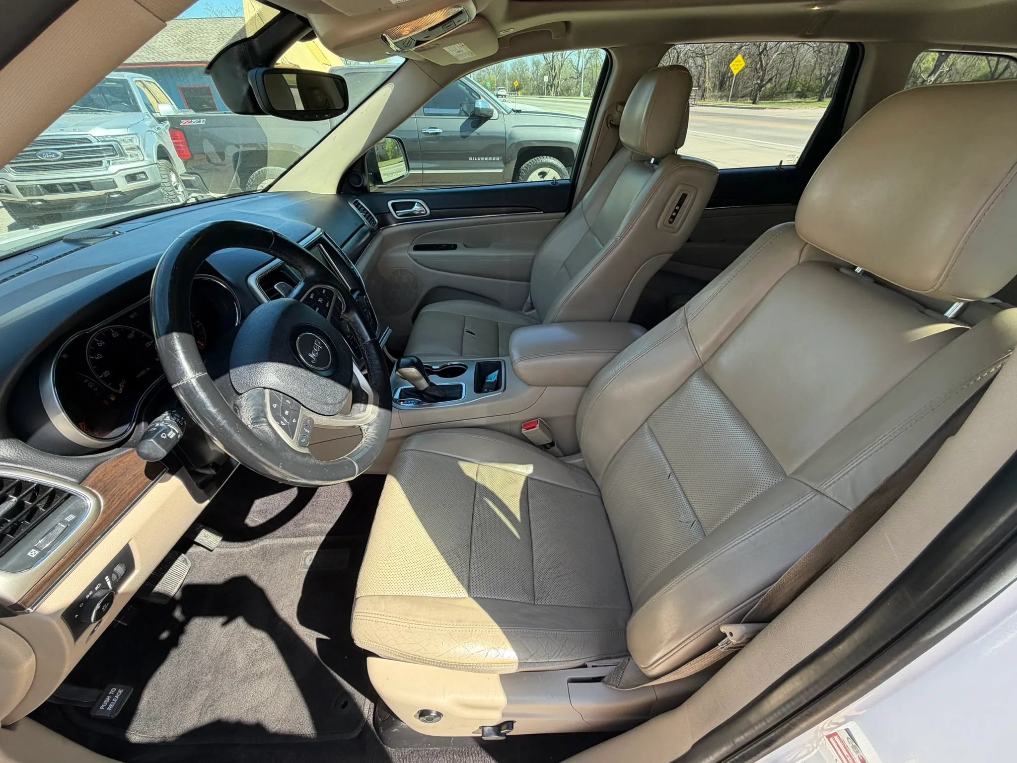 Used 2017 Jeep Grand Cherokee Limited w/ Luxury Group II RWD image 9