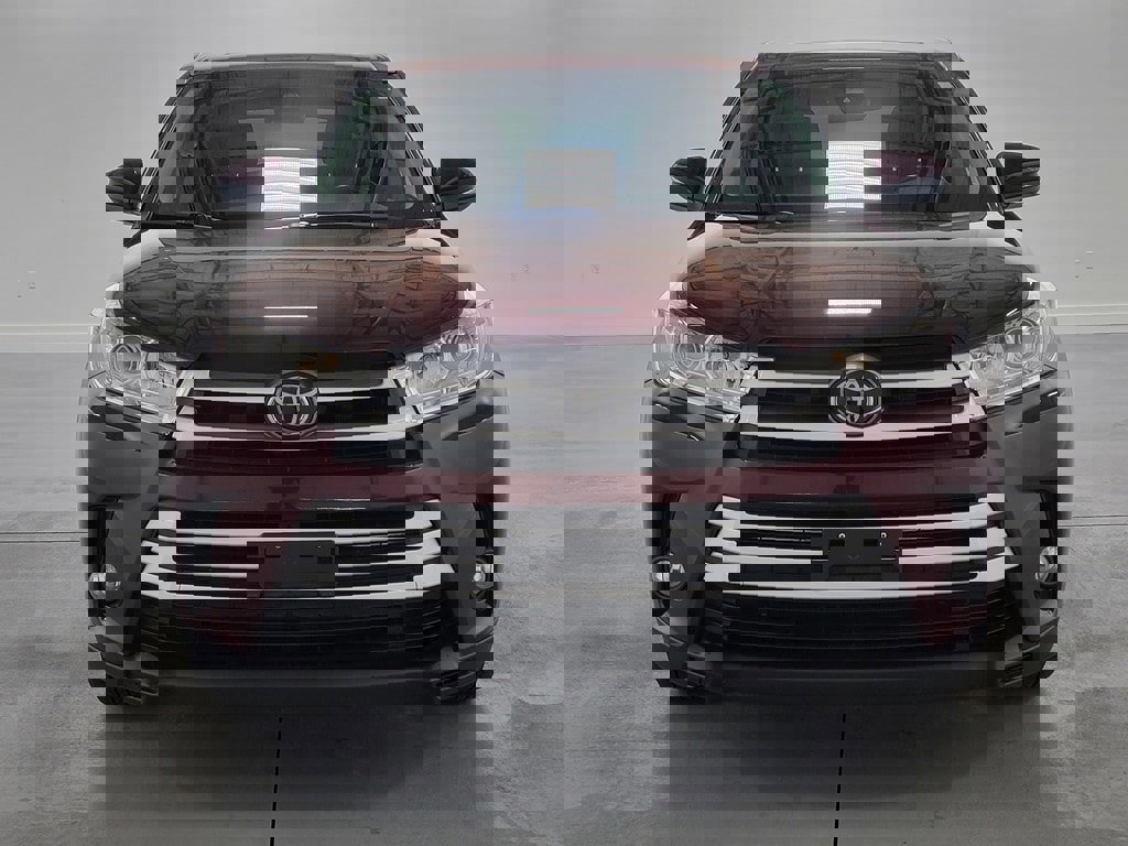 Used 2018 Toyota Highlander XLE image 3