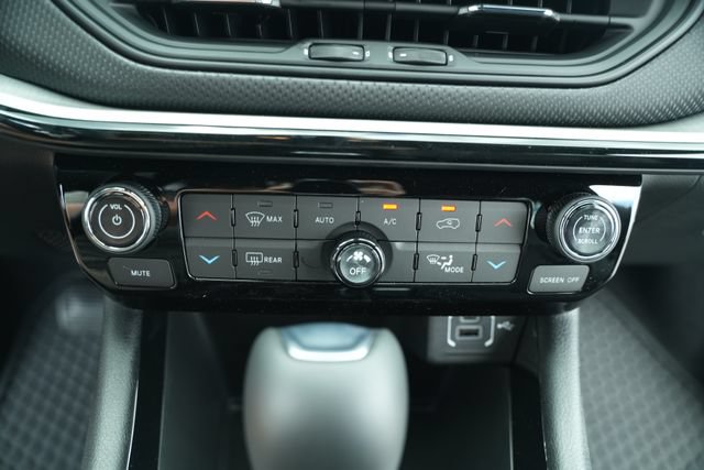 New 2026 Jeep Compass Trailhawk w/ Sun, Sound & Navigation Group AWD/4WD image 36