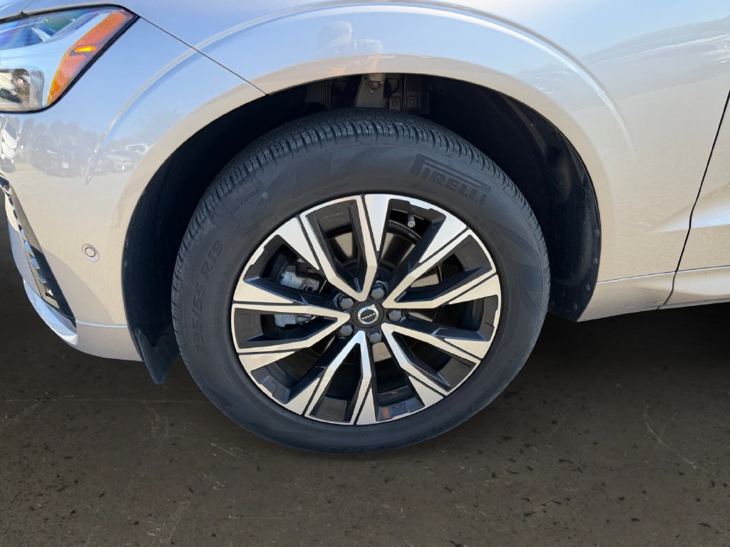 Certified 2024 Volvo XC60 B5 Plus w/ Protection Package Premier AWD/4WD image 29