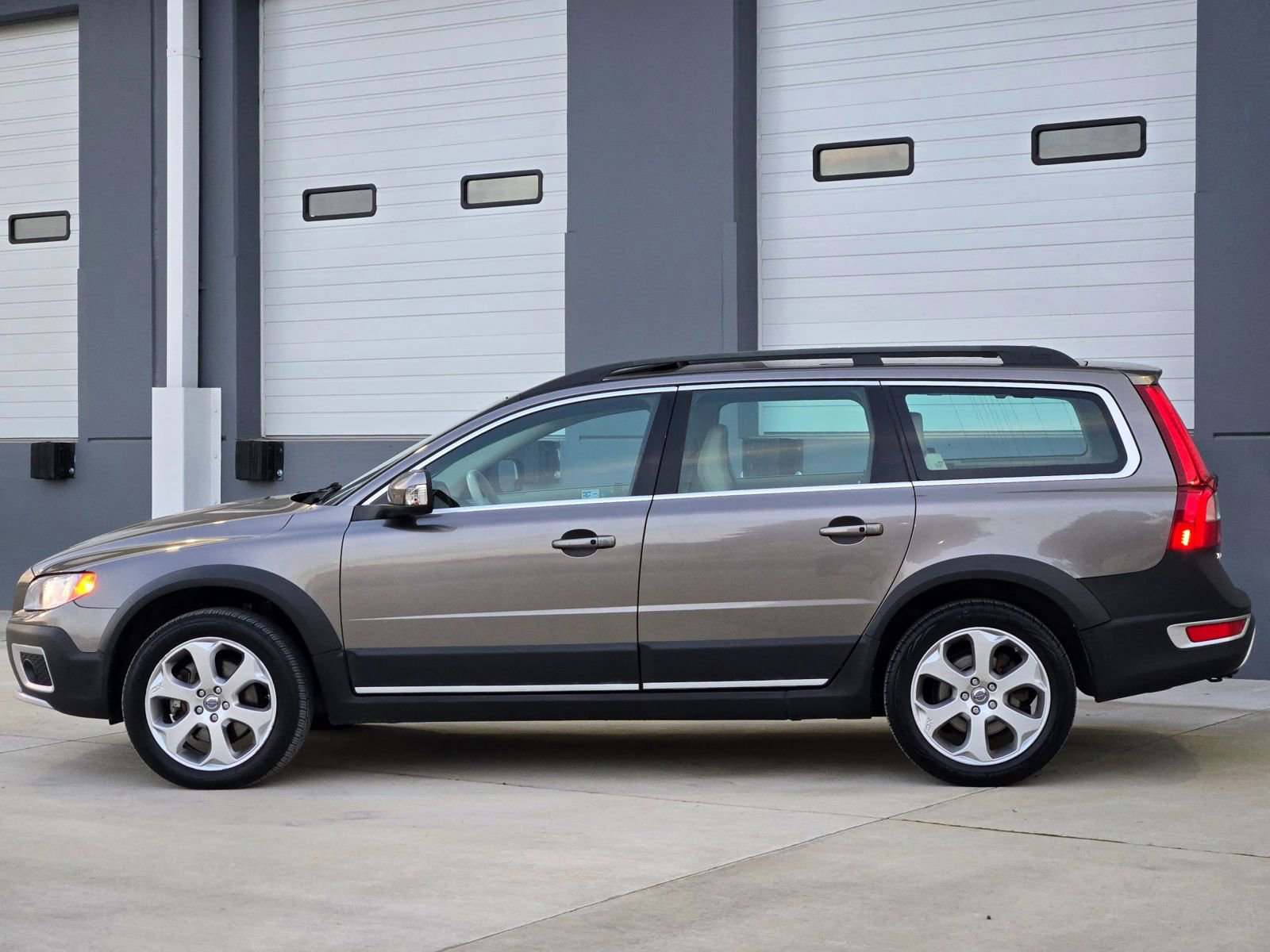 Used 2011 Volvo XC70 T6 image 5