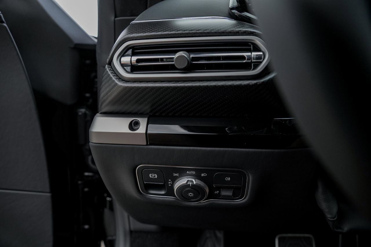 New 2026 Aston Martin V8 Vantage Roadster image 29