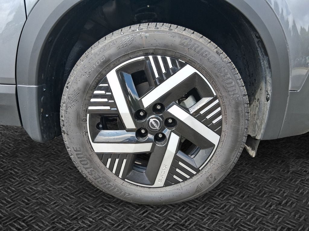 Used 2025 Nissan Kicks SV w/ Charging Package FWD image 11