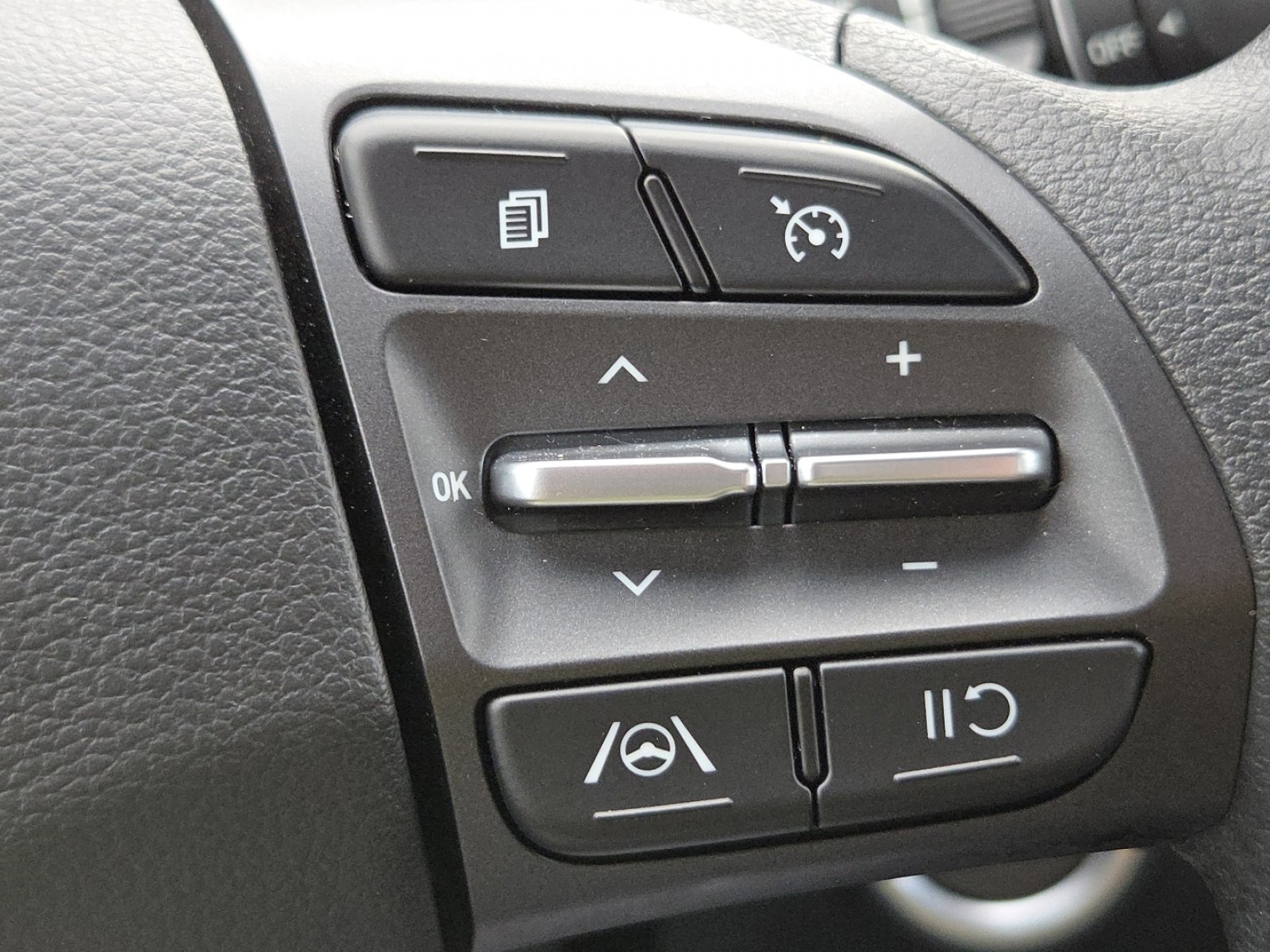 Used 2023 Hyundai Kona SEL image 10