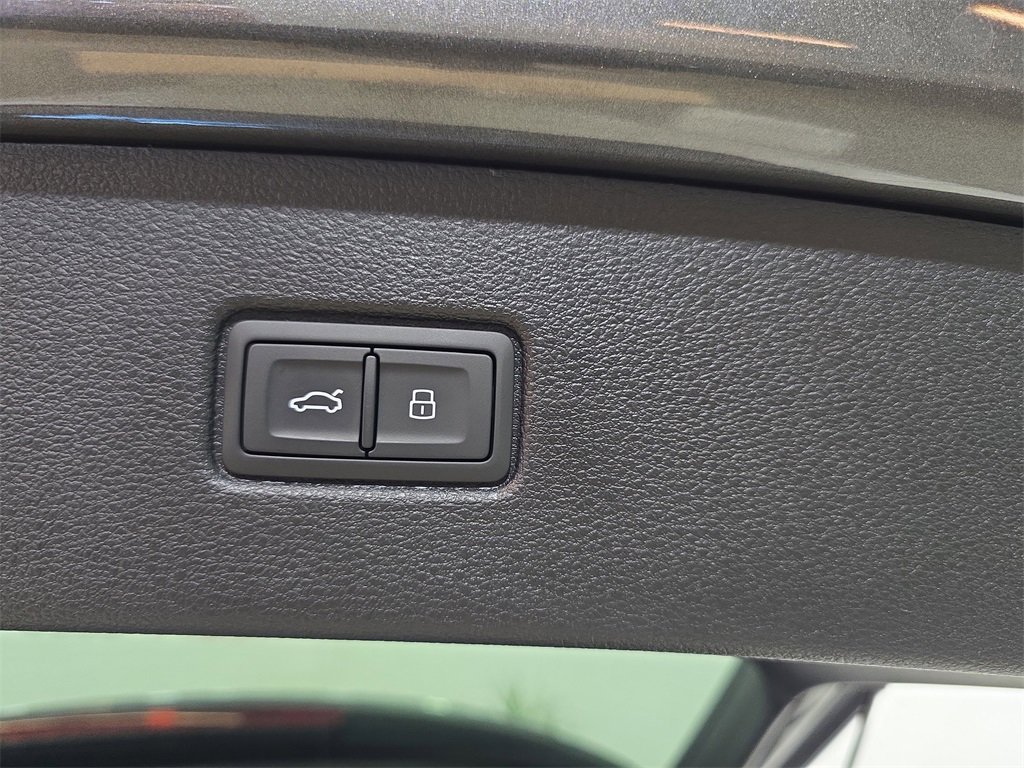 New 2025 Audi Q7 3.0T Prestige image 13