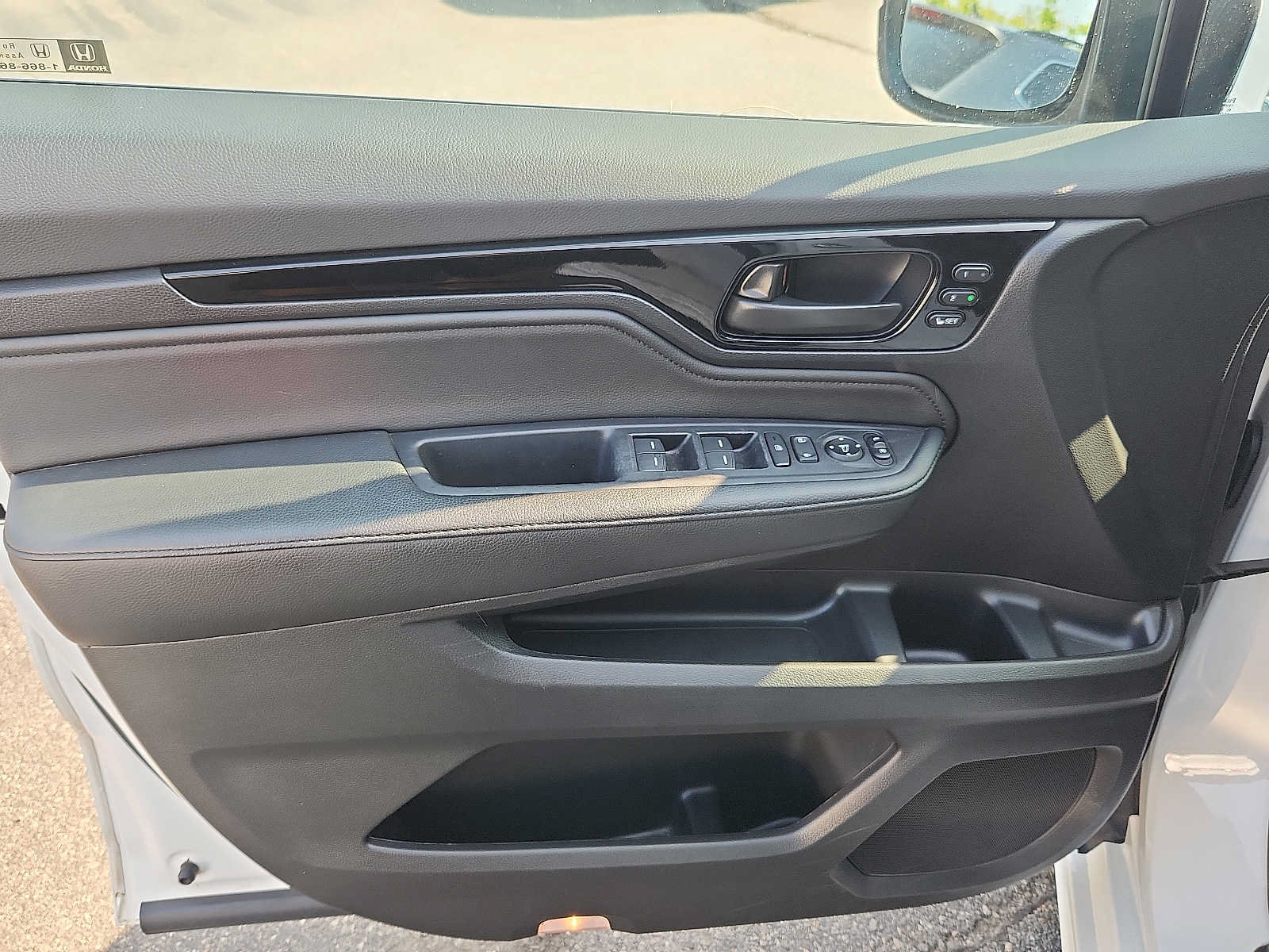 Certified 2025 Honda Odyssey Touring image 12
