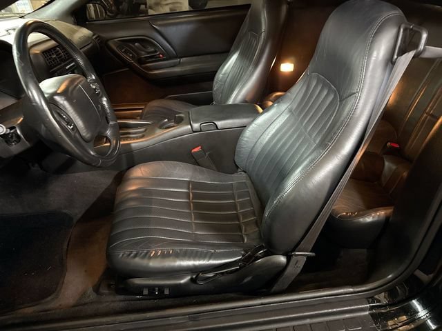 Used 2001 Chevrolet Camaro Z28 w/ SS Performance/Appearance Pkg RWD image 10
