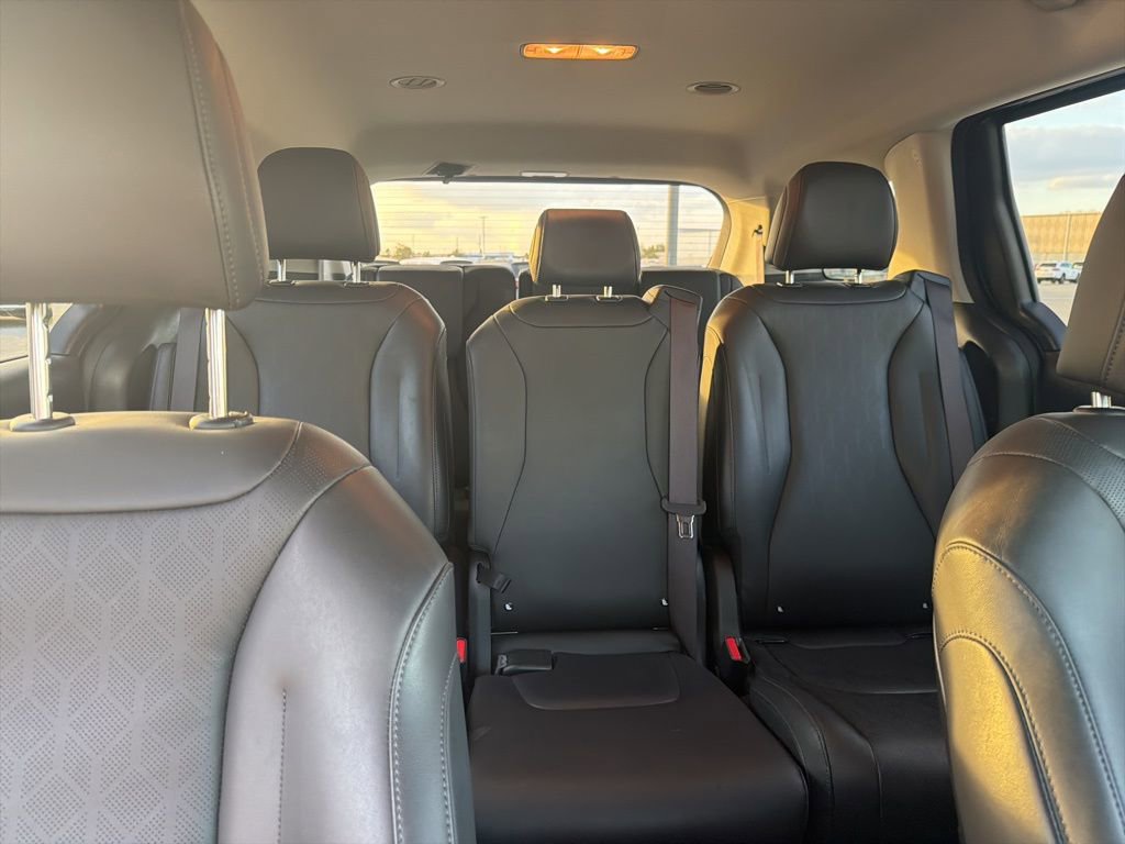 Used 2025 Kia Carnival image 21