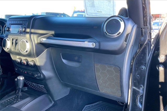 Used 2011 Jeep Wrangler Rubicon w/ PWR Convenience Group image 16