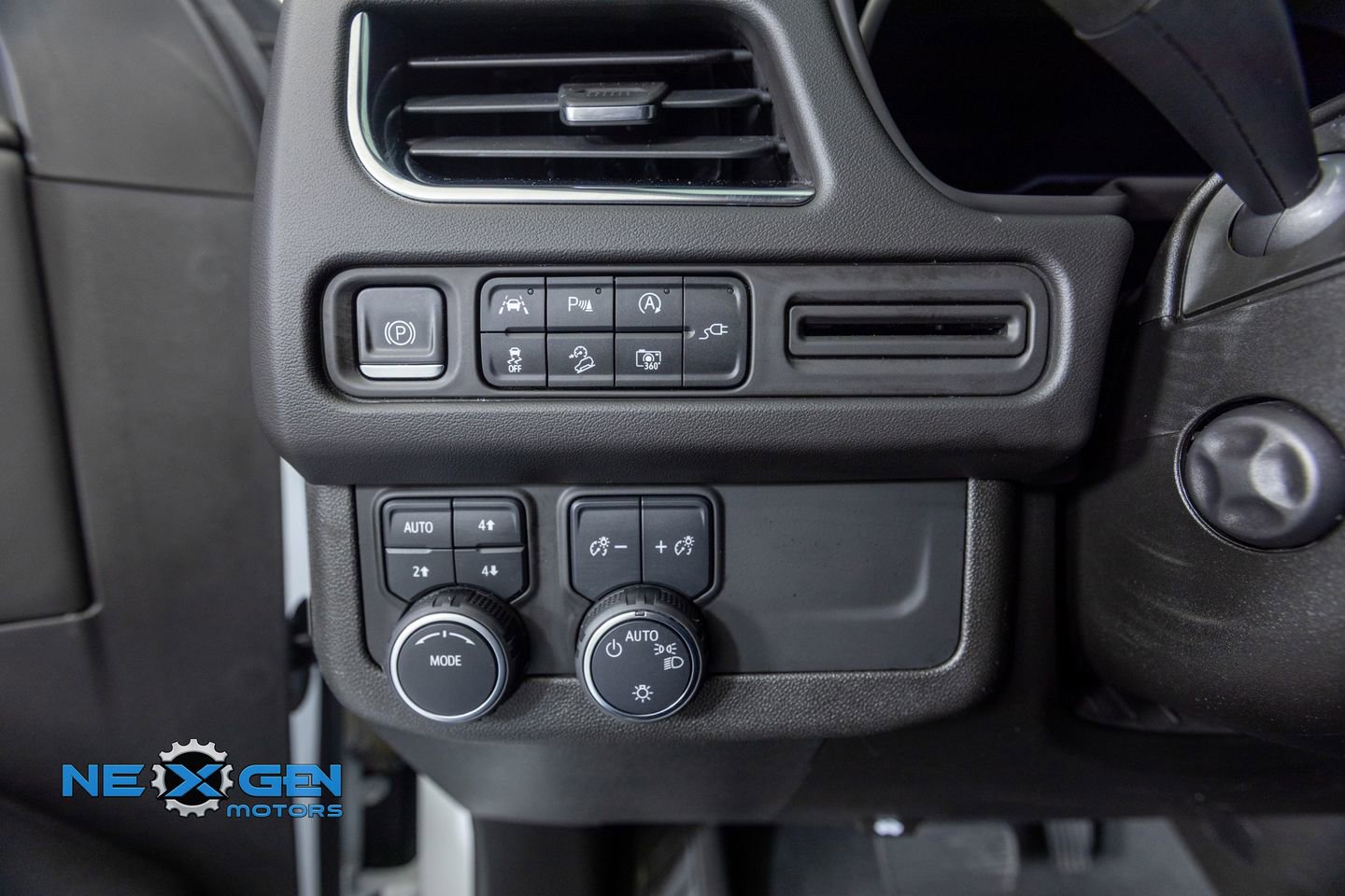 Used 2022 Chevrolet Tahoe Z71 w/ Luxury Package image 13
