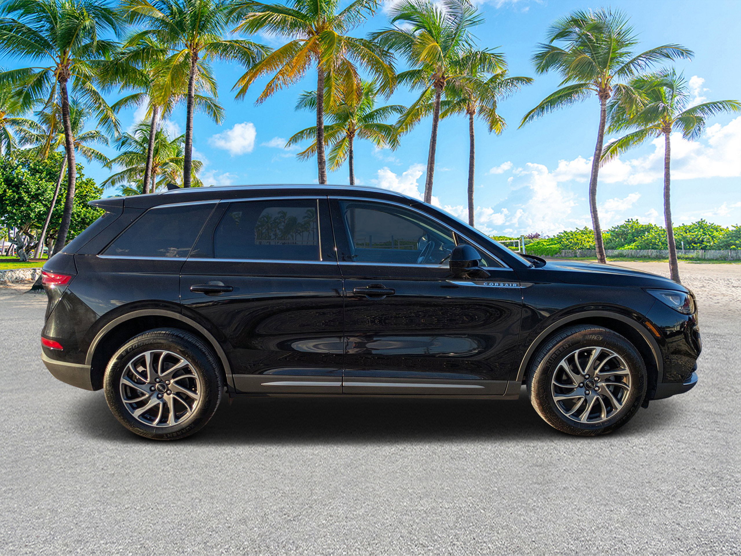 Used 2020 Lincoln Corsair FWD image 2