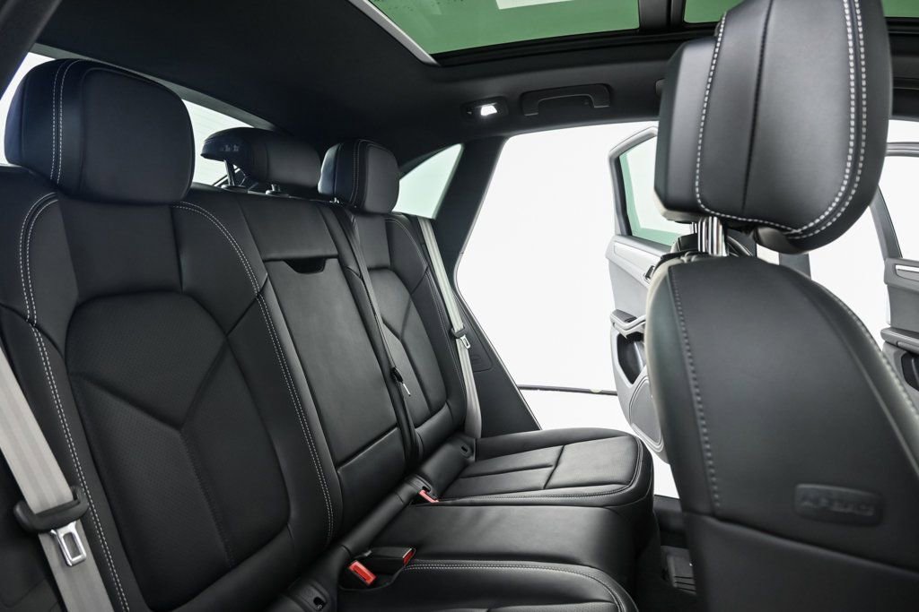 Certified 2025 Porsche Macan image 23
