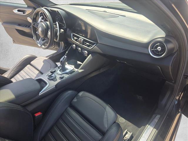 Used 2023 Alfa Romeo Giulia Veloce RWD image 22