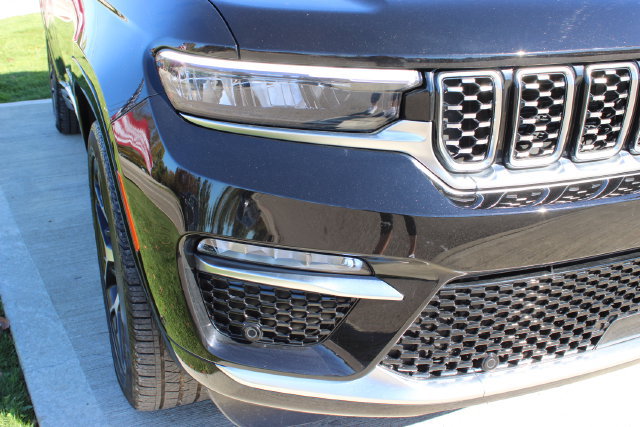 Used 2024 Jeep Grand Cherokee Summit AWD/4WD image 3