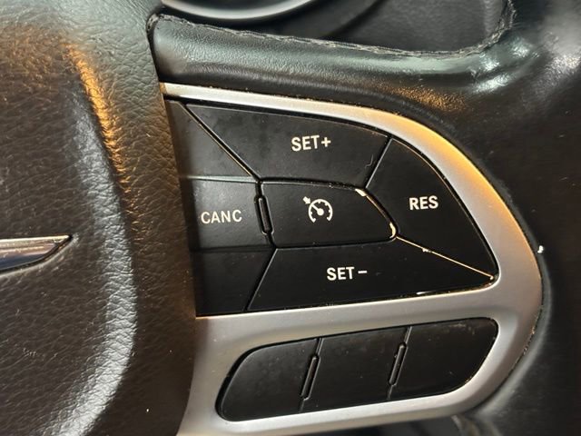 Used 2018 Chrysler 300 Touring w/ Chrome Appearance Package RWD image 16