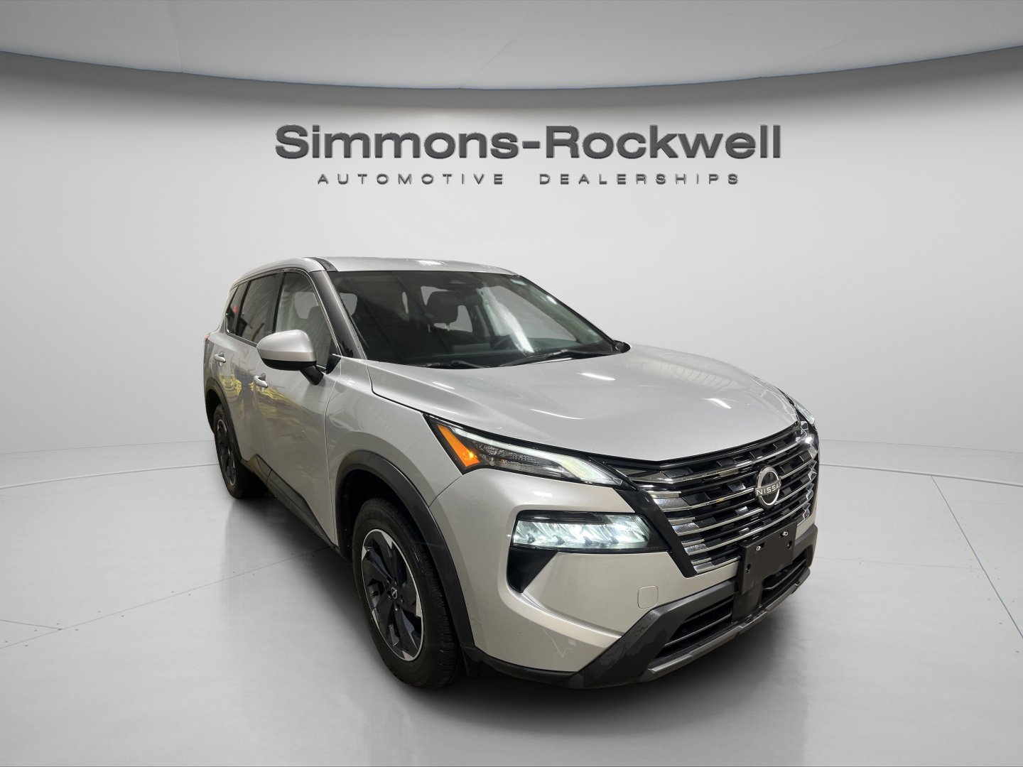Used 2024 Nissan Rogue SV image 3