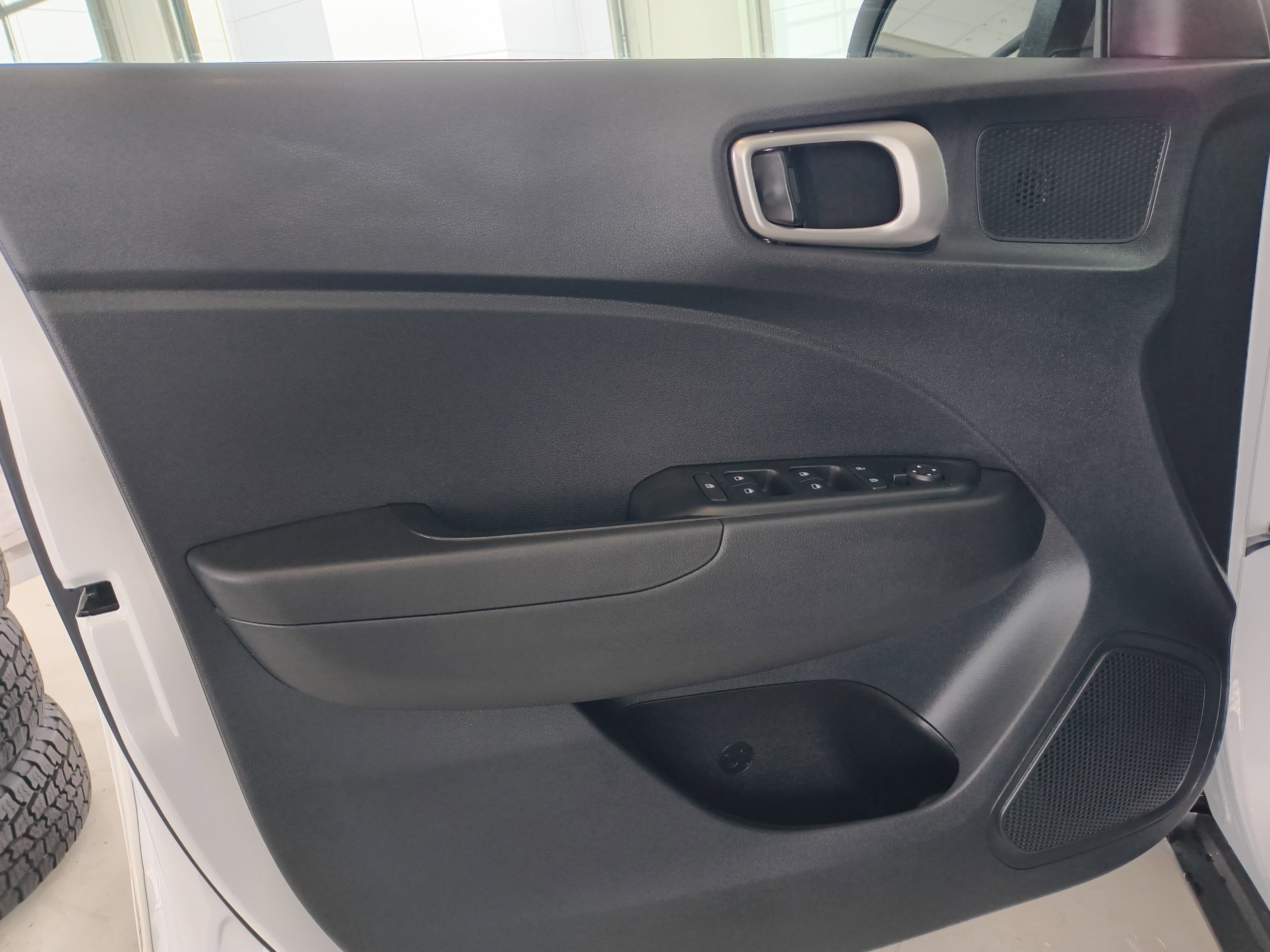 Used 2024 Hyundai Venue SE image 10