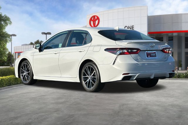 Used 2024 Toyota Camry SE FWD image 7