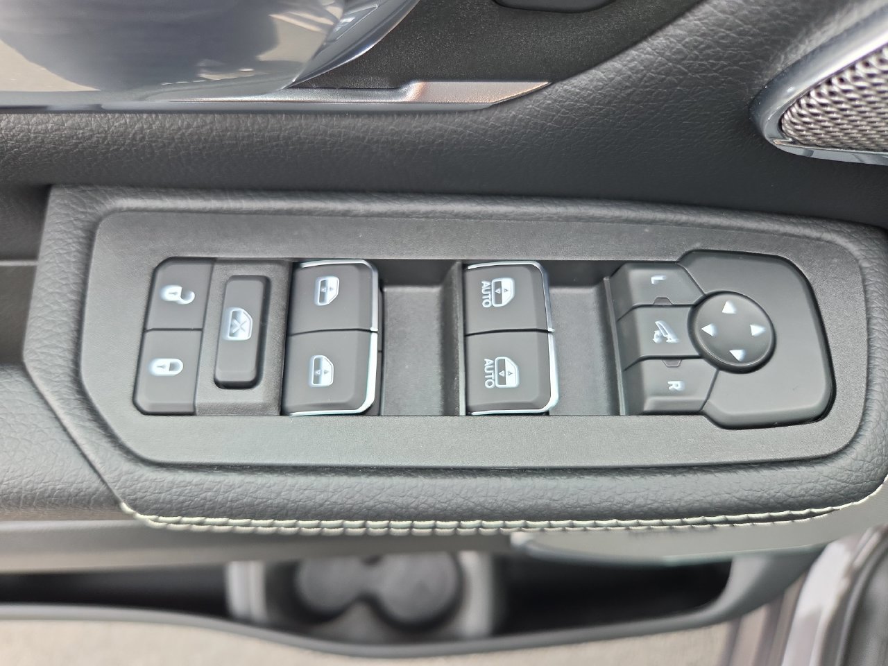 New 2026 RAM 1500 Laramie AWD/4WD image 19